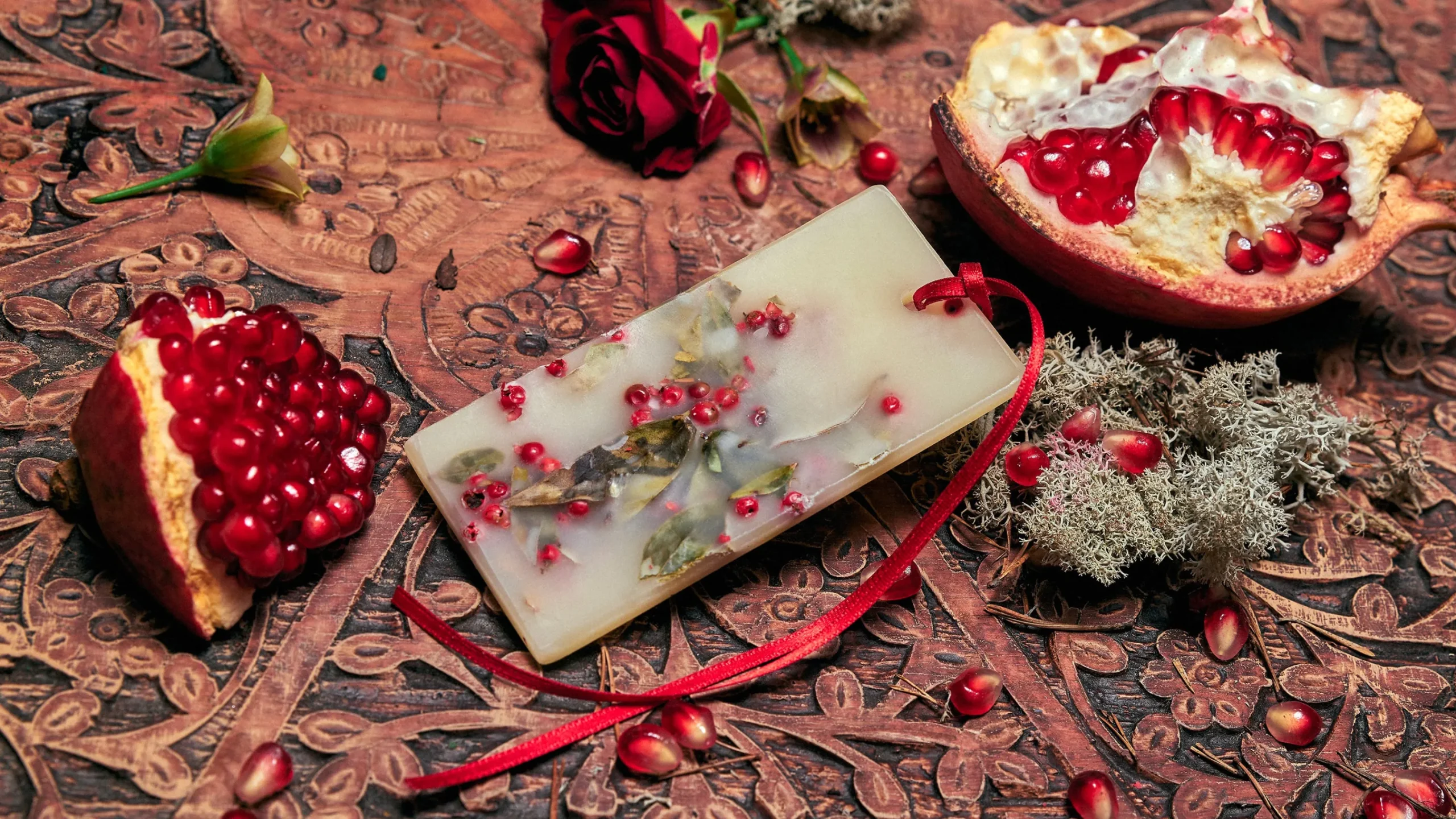 melograno_scented_wax_tablets_1.webp Santa Maria Novella Scented Wax Tablets>Melograno Scented Wax Tablets