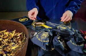 Santa Maria Novella Pot Pourri>Pot Pourri in Embroidered Silk Sachet